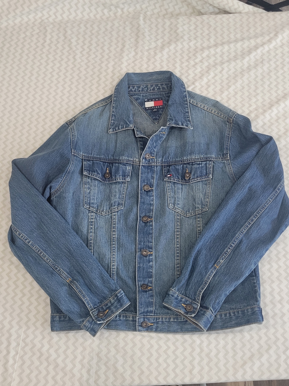 Vintage Tommy Hilfiger Denim Jacket Blue Trucker Med Wash Y2K Men's Size Medium
